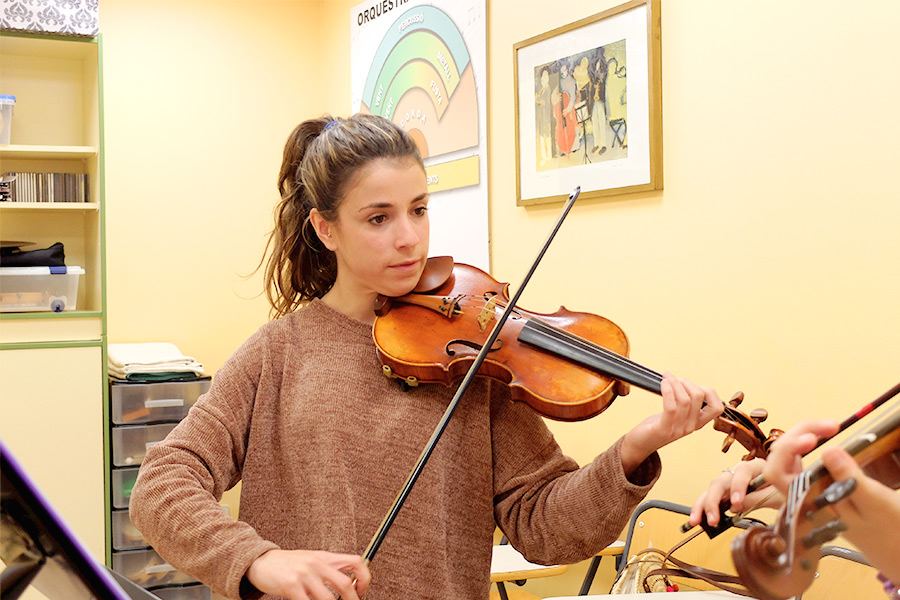 Profesora de música en Tarragona Elena-Martínez---viola,-violí-i-ll.-musical